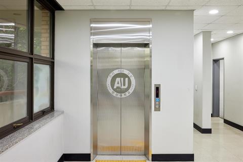 2층 좌측 엘리베이터