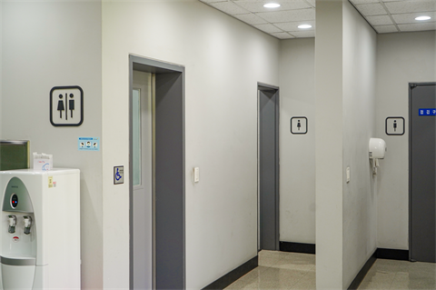 2층 우측 화장실